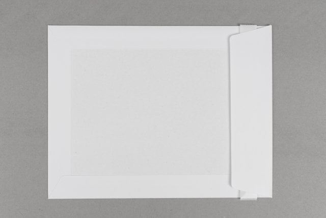 Enveloppes 185x240mm, blanches avec dos cartonné