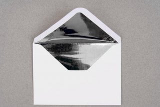 Enveloppes DIN C5, blanches avec doublure argentée