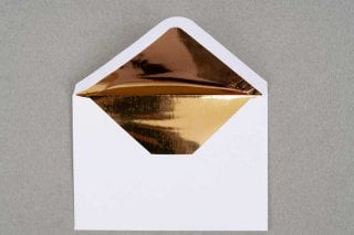 Enveloppes DIN C5, blanches avec doublure dorée
